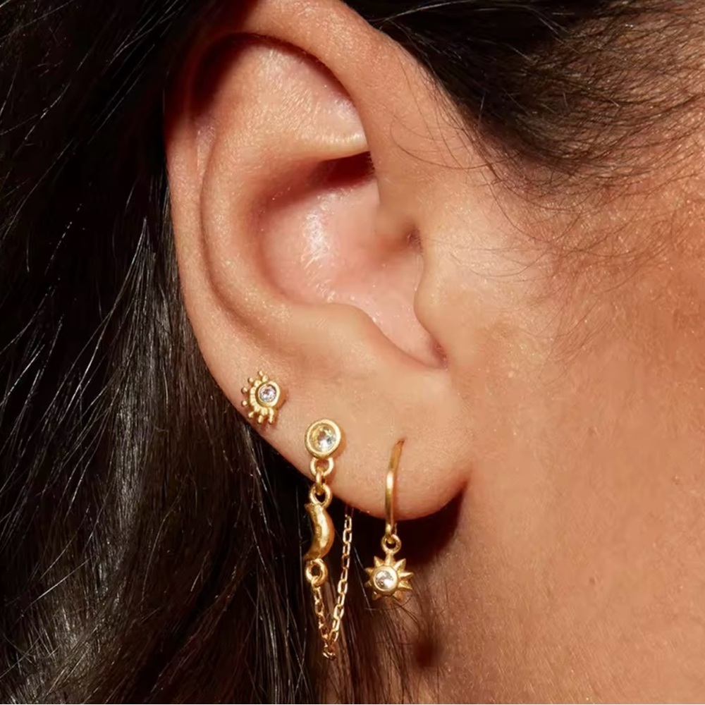 NEW✨ 18K Gold Plated Star And Moon Zirconia Pendant Earrings - Picture 5 of 8